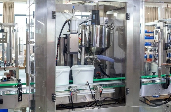 pail filling machine